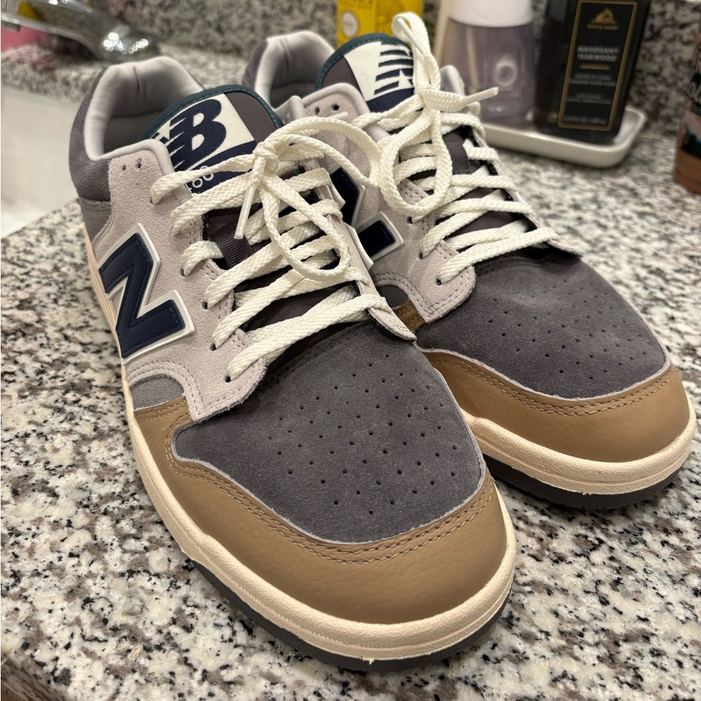New Balance Men's Sneakers in Gray and Brown